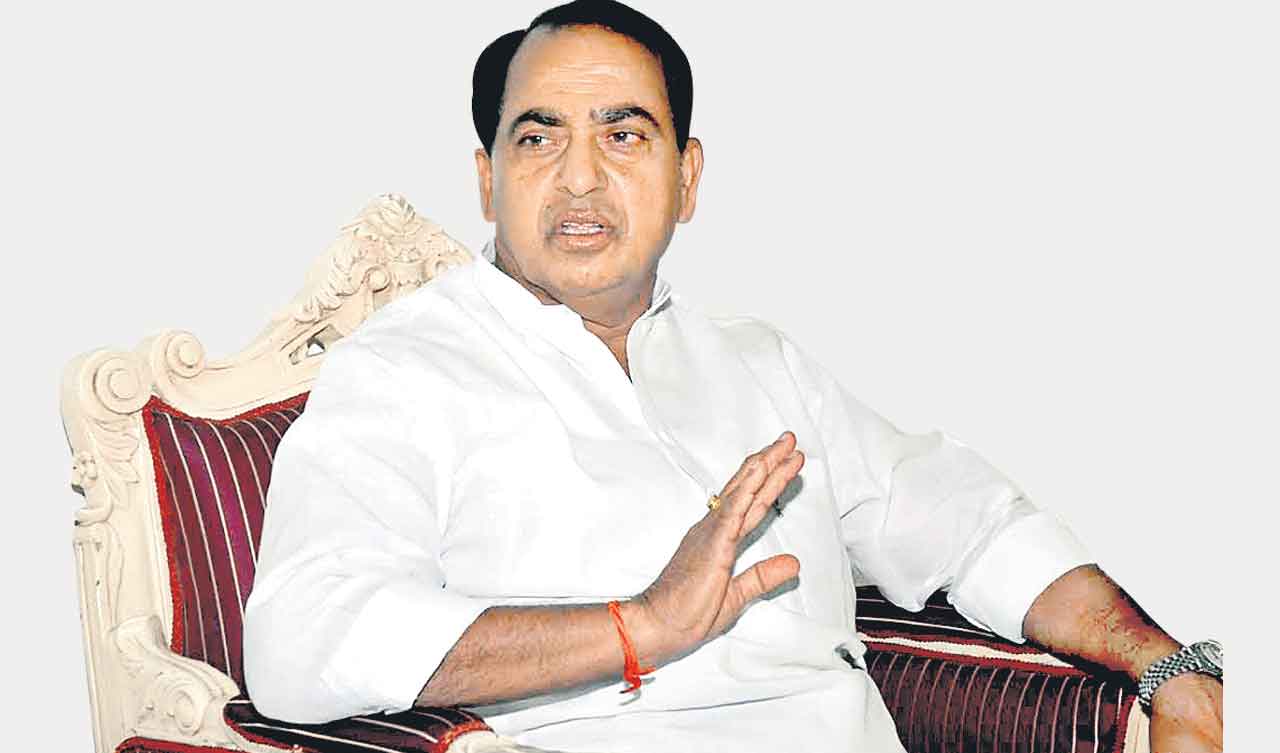 Kotha Prabhakar reddy | కొత్త ప్రభాకర్‌ రెడ్డి హ‌స్పిట‌ల్‌లో ఉంటే.. రేవంత్ రెడ్డి నీచంగా మాట్లాడుతున్నాడు : ఇంద్రకరణ్‌రెడ్డి