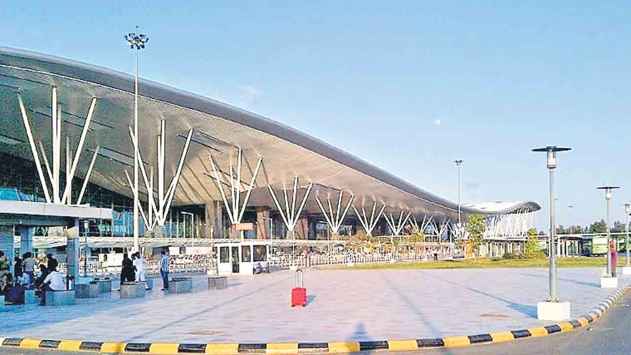 Adani Group | డబ్బులు గుంజుకునే పథకానికి తెరతీసిన అదానీ గ్రూప్‌.. ఆ ఎయిర్‌పోర్టులకు వెళ్తే చుక్కలే!