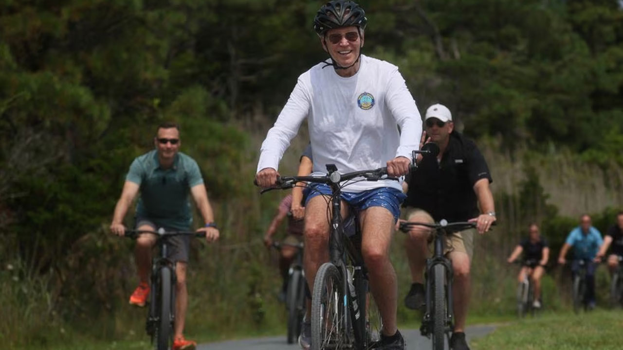 Joe Biden: ఓపెన్‌హైమ‌ర్‌ను చూసిన జో బైడెన్