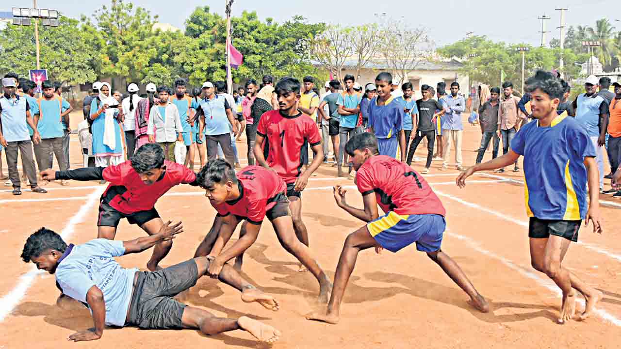 యువతకు క్రీడా కానుక