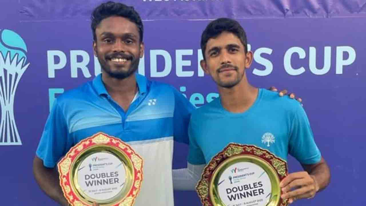 ఐటీఎఫ్‌ ప్రపంచ టెన్నిస్‌ టోర్నీ.. టైటిల్‌ గెలుచుకున్న కార్తీక్‌ జోడీ