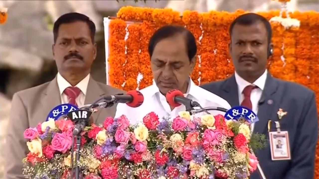 Telangana Chenetha Maggam | నేతన్నలకు శుభవార్త.. గుంట మగ్గాల స్థానంలో ఫ్రేమ్‌ మగ్గాలు: సీఎం కేసీఆర్‌