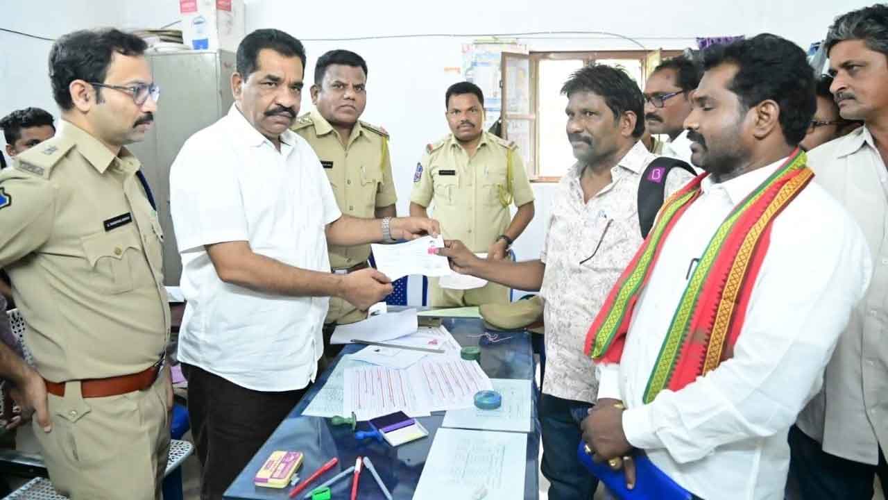 లక్కు..కిక్కు.. ఎవరికో..?