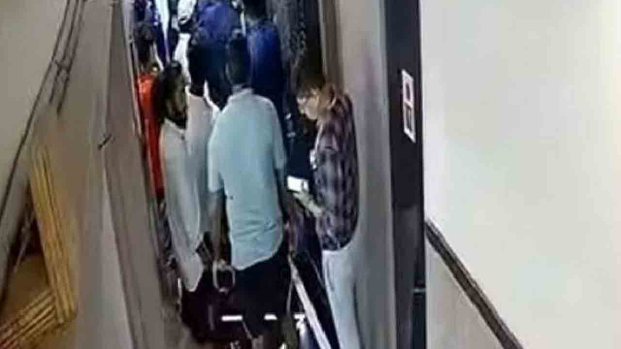 తుపాకీ గురిపెట్టి కిడ్నాప్‌