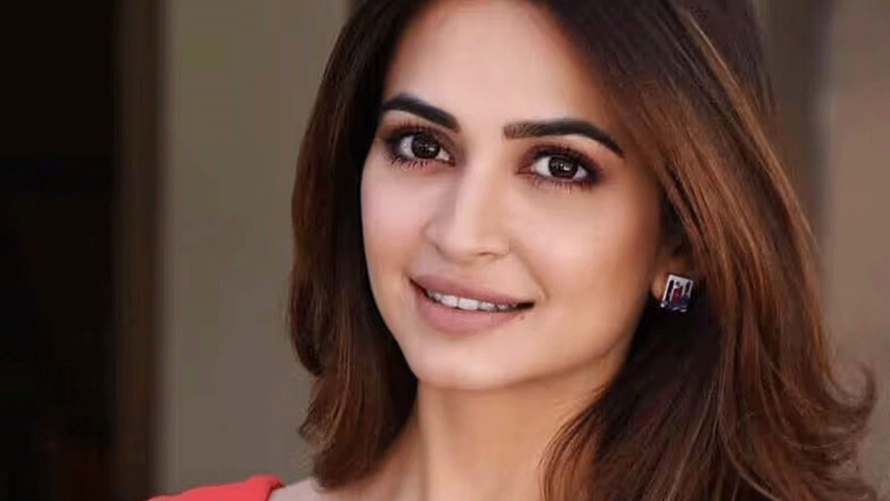 Kriti Kharbanda | టాలీవుడ్‌ హీరోయిన్‌ రూమ్‌లో సీక్రెట్‌ కెమెరా.. షాక్‌ అయిన నటి..!