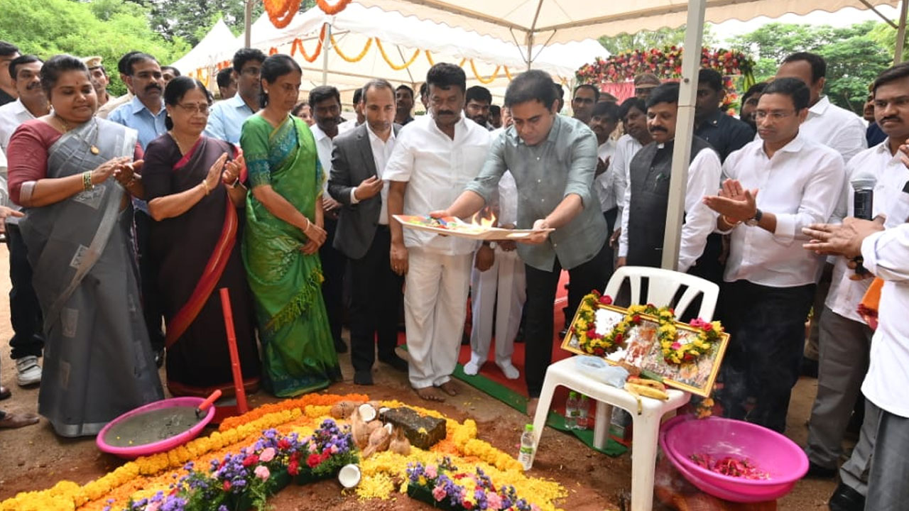 KTR |  నిజాం కాలేజీ బాయ్స్‌ హాస్టల్‌ నిర్మాణానికి మంత్రి కేటీఆర్‌ భూమిపూజ