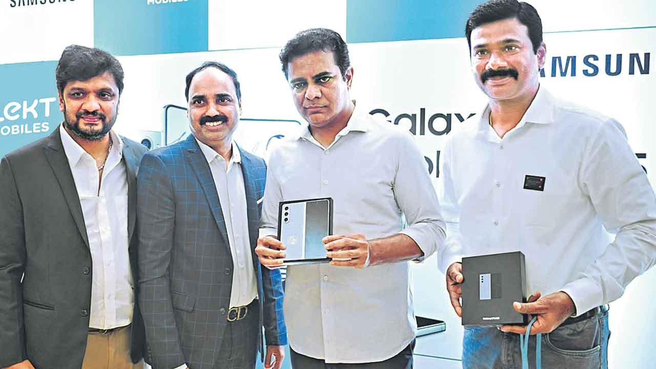 సెలెక్ట్‌లో సామ్‌సంగ్‌ నయా ఫోన్లు