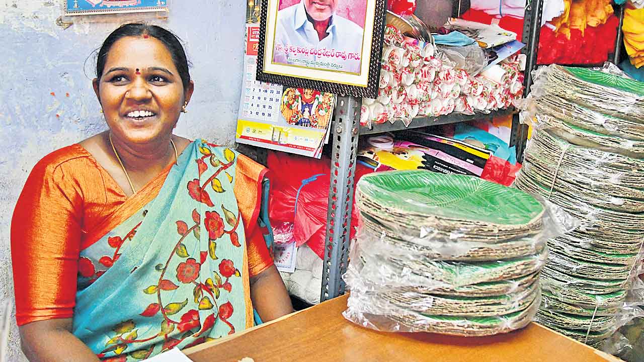 దళితబంధు విజయపథం.. కూలీలే ఓనర్లు నేడు జీఎస్టీ చెల్లించే స్థాయికి