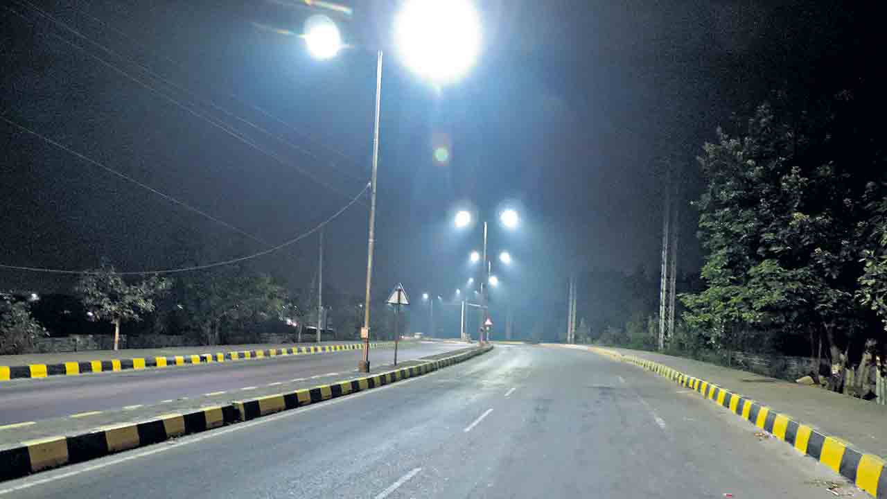 ఎల్‌ఈడీ లైట్లతో రూ.1864 కోట్లు ఆదా