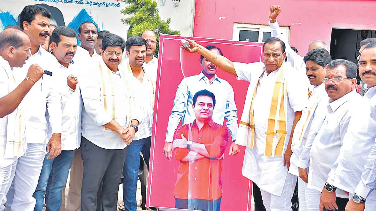 ఆర్టీసీ విలీనం చారిత్రక నిర్ణయం