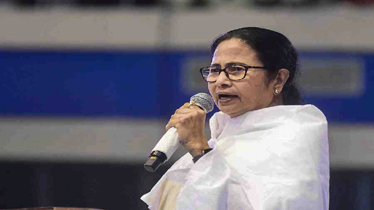 Mamata Banerjee | డిసెంబ‌ర్‌లోనే లోక్‌స‌భ ఎన్నిక‌లు.. హెలికాఫ్ట‌ర్ల‌ను బుక్ చేసిన బీజేపీ : మ‌మ‌తా బెన‌ర్జీ