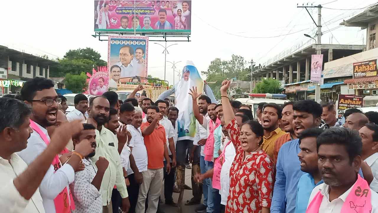 Medak | భ‌గ్గుమ‌న్న బీఆర్ఎస్ శ్రేణులు.. మైనంపల్లి హనుమంతరావు దిష్టిబొమ్మ దహనం