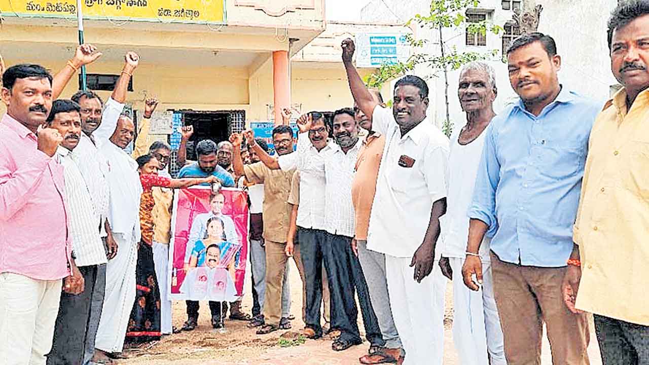 అన్నివర్గాల్లో ఆనంద హేల