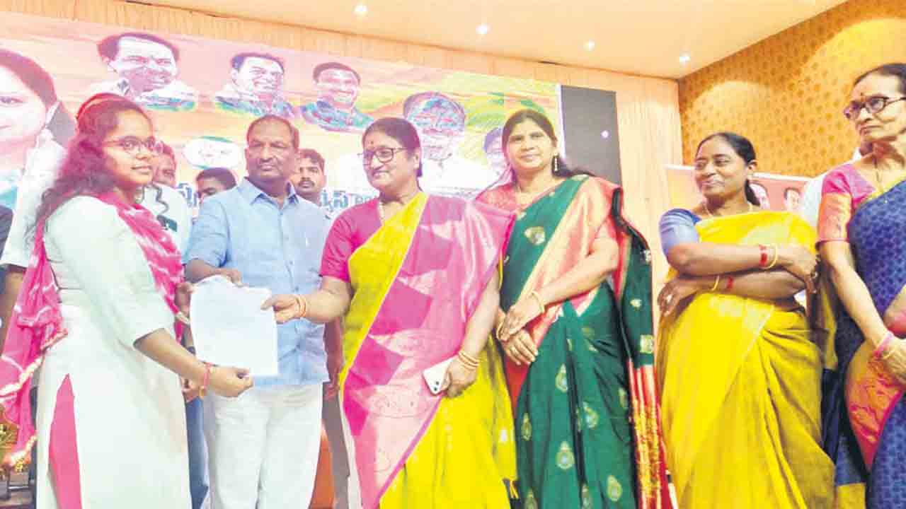 60 కంపెనీలు.. 730 మంది