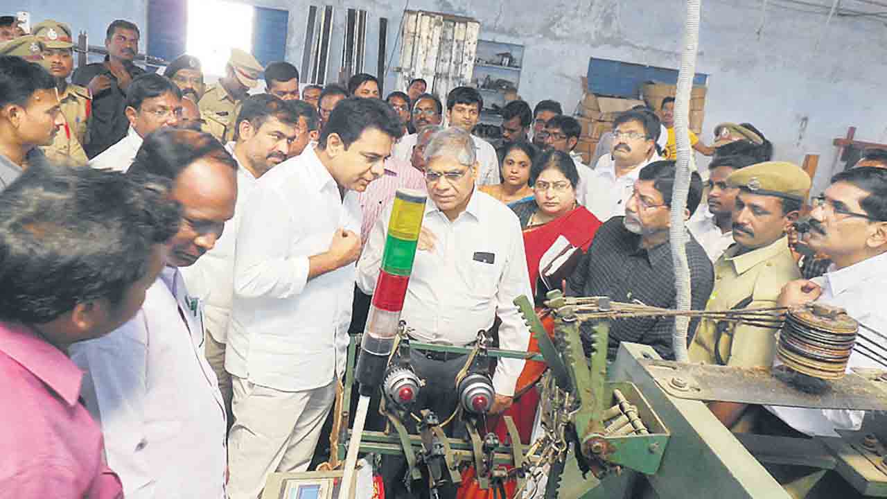 టెక్స్‌టైల్స్‌ @ టెక్నాలజీ