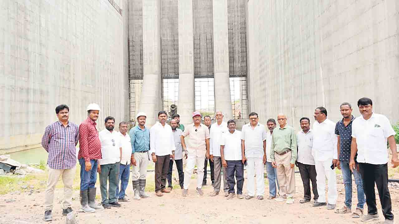 1.36 లక్షల ఎకరాలకు సాగునీరు