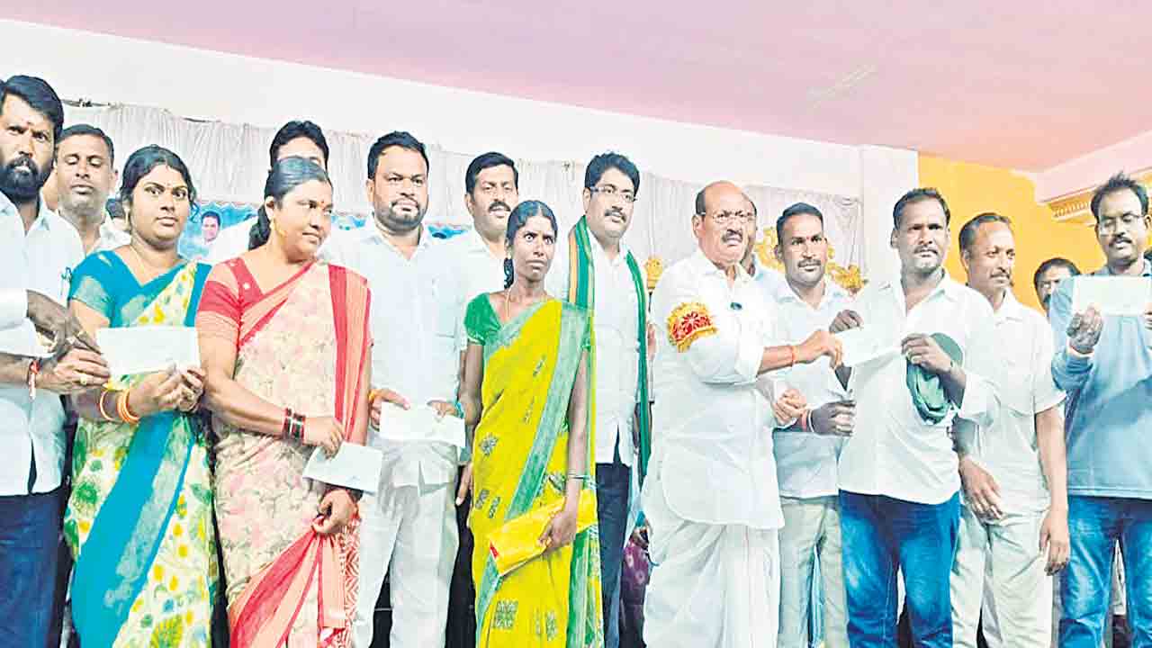 బీజేపీ, కాంగ్రెస్‌ నాయకుల మాటలు నమ్మి మోసపోవద్దు