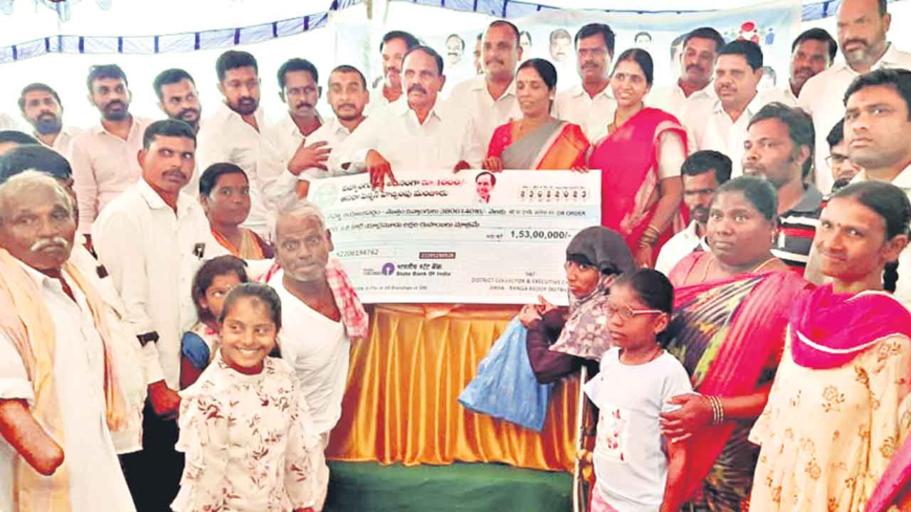 పెంచిన పింఛన్‌.. చేతికందిన వేళ..