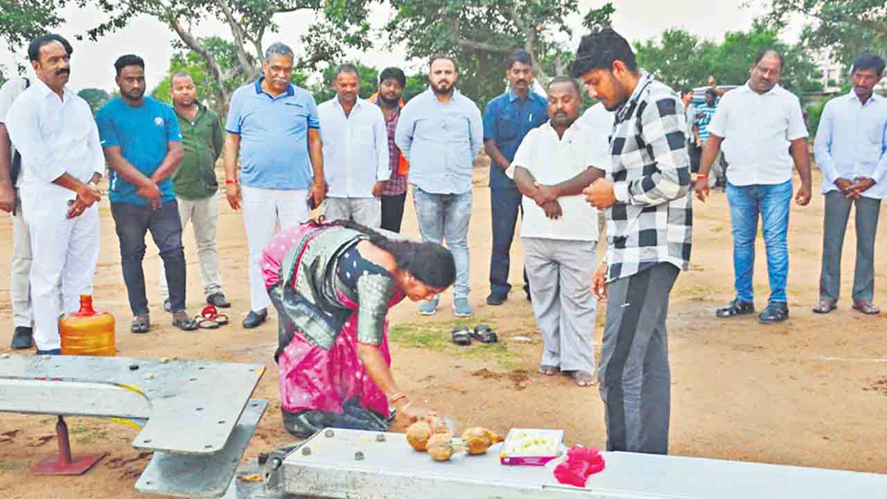 సీఎం కేసీఆర్‌ సభను.. సక్సెస్‌ చేయాలి
