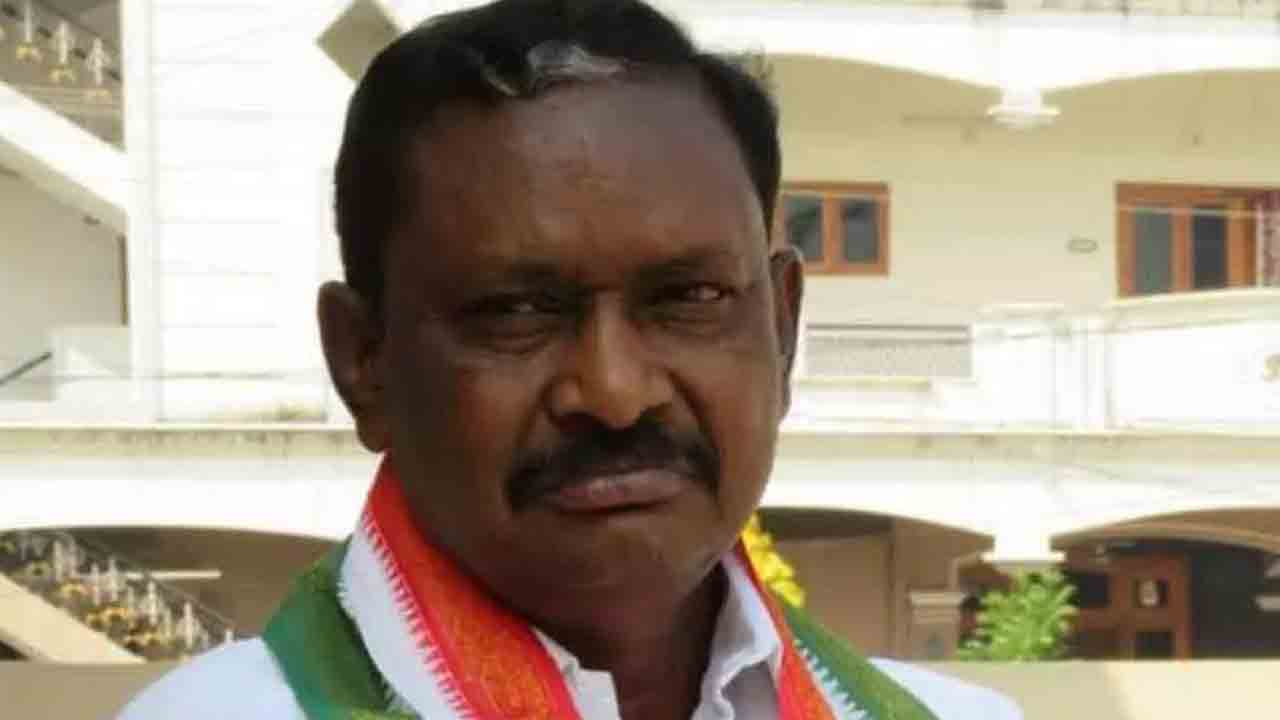 ఎమ్మెల్యే వీరయ్య దురుసు ప్రవర్తన.. చెక్కుల పంపిణీకి వెళ్లిన విప్‌ రేగా కాంతారావుతో వాగ్వాదం