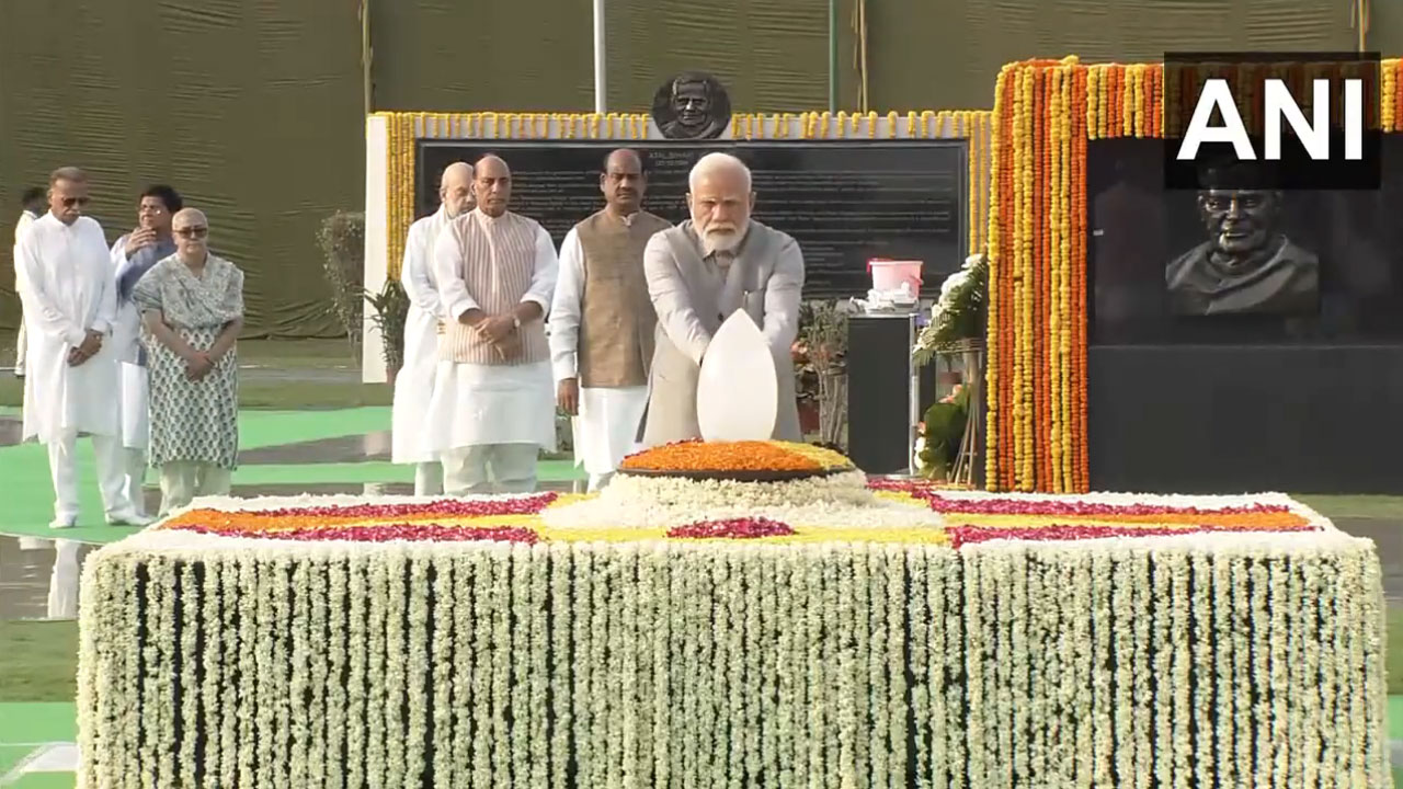 Vajpayee Death Anniversary: మాజీ ప్ర‌ధాని వాజ్‌పేయి 5వ వ‌ర్ధంతి.. నివాళి అర్పించిన రాష్ట్ర‌ప్ర‌తి, ప్ర‌ధాని