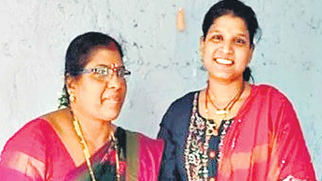 చంద్రుడిపై ఎన్నారై భూమి కొనుగోలు