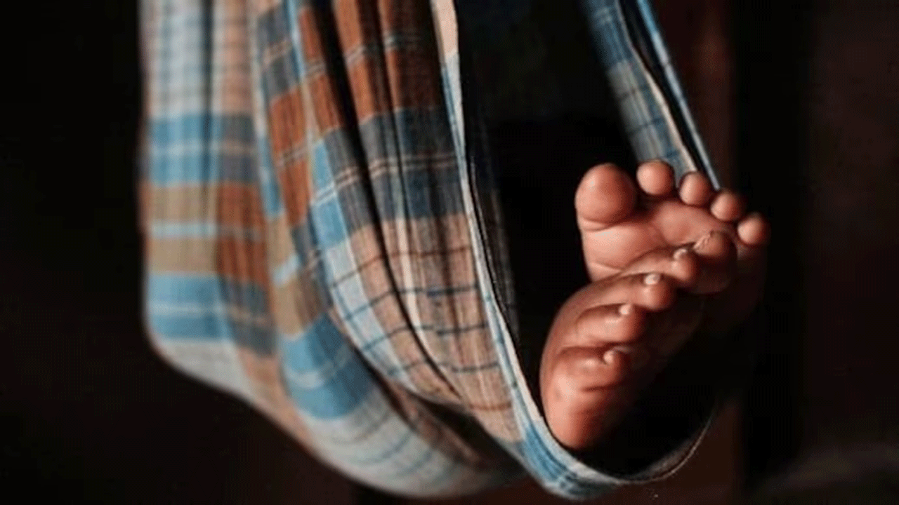 దారుణం : రూ. 4 ల‌క్ష‌ల‌కు ప‌సికందును విక్ర‌యించిన త‌ల్లి