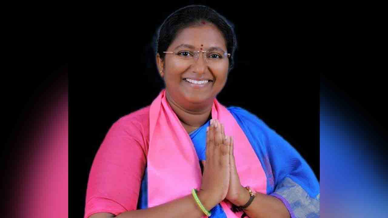 BRS | బీఆర్ఎస్ ఎమ్మెల్యే అభ్యర్థుల జాబితాలో తన పేరు చూసి కన్నీటి పర్యంతమైన నాగజ్యోతి.. వీడియో
