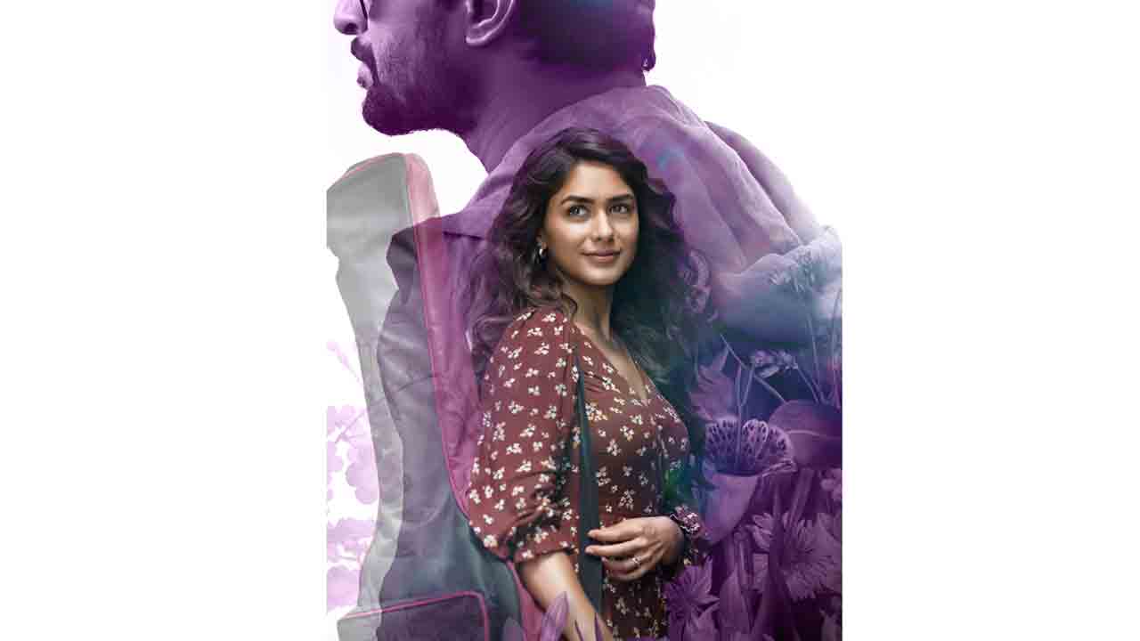 Mrunal Thakur | చిరునవ్వులు చిందిస్తున్న మృణాల్‌.. ఆకట్టుకుంటున్న హాయ్‌ నాన్న పోస్టర్‌