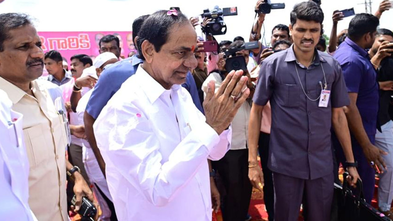 CM KCR | మెదక్‌ చేరుకున్న సీఎం కేసీఆర్‌