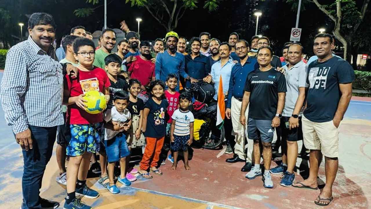 NRI | సైకిల్ పై ప్రపంచ యాత్ర చేస్తున్న తెలంగాణ బిడ్డ..సంఘీబావం తెలిపిన సింగపూర్ తెలుగు సమాజం