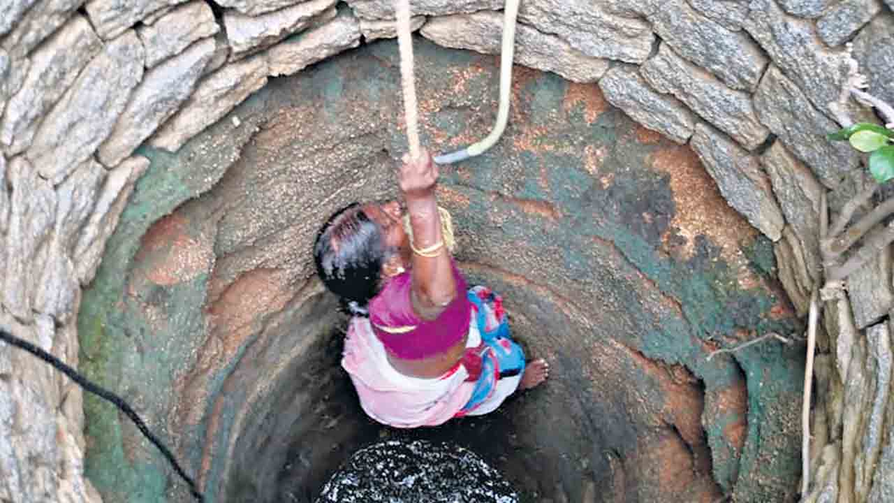 Viral News | కోతులకు భయపడి బావిలో దూకిన వృద్ధురాలు.. సిరిసిల్ల జిల్లాలో ఘటన