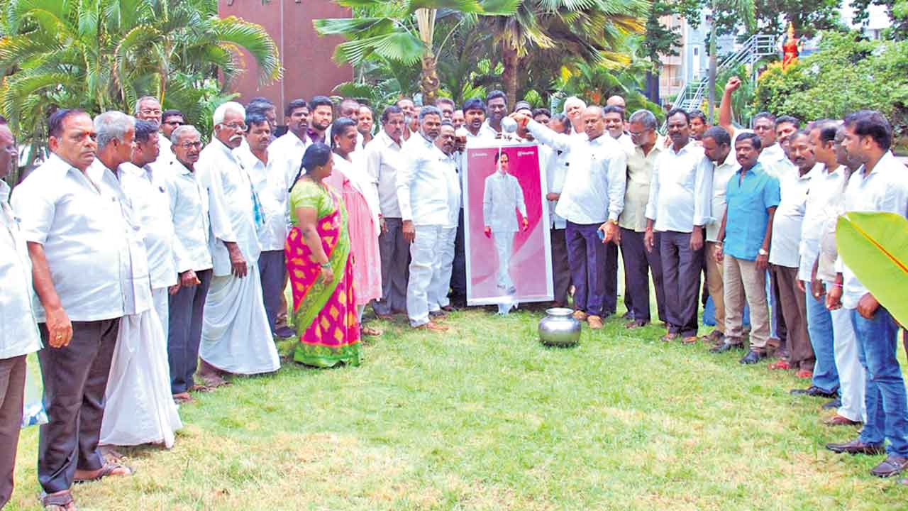 సీఎం కేసీఆర్‌కు రుణపడి ఉంటాం