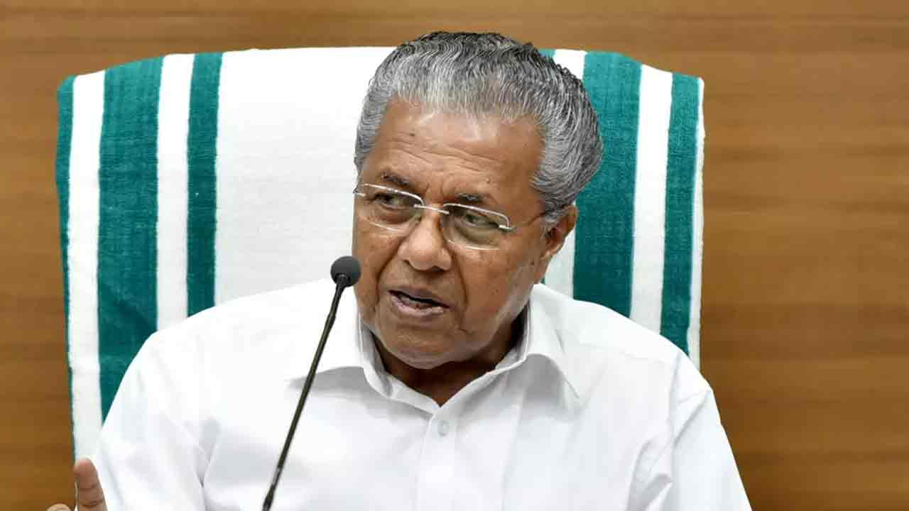 కాంగ్రెస్‌, బీజేపీ దొందూ దొందే: విజయన్‌