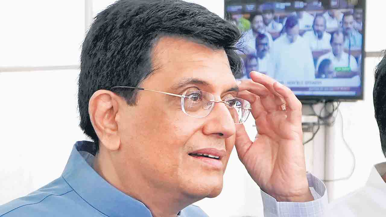 గోయల్‌పై సభా హక్కుల ఉల్లంఘన నోటీసు