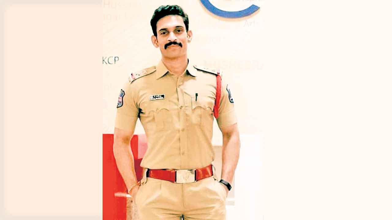 డ్రగ్స్‌ కేసులో ఎస్సై అరెస్ట్‌