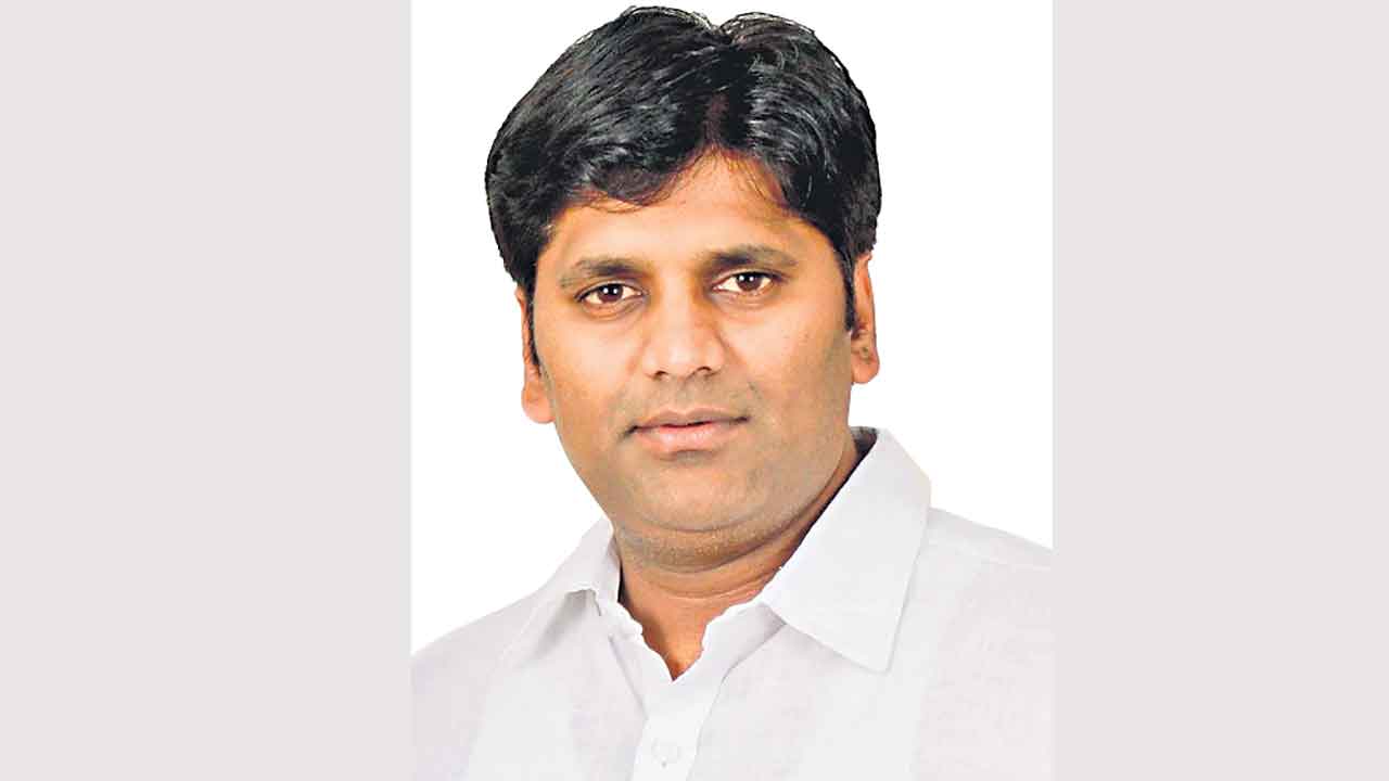 దొంగ హామీలు.. డమ్మీ డిక్లరేషన్‌