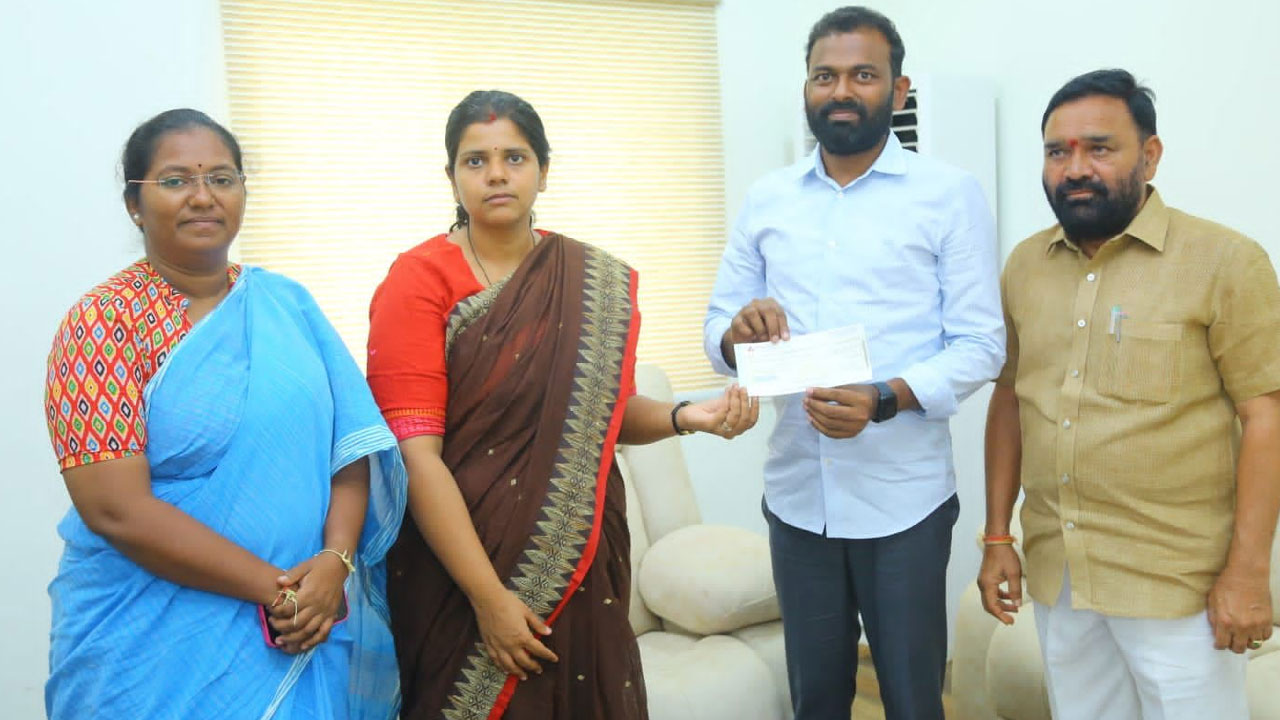 Flood victims | కేటీఆర్ స్ఫూర్తితో వరద ప్రభావిత గ్రామాల్లో సహాయక చర్యలు : రెడ్కో చైర్మన్ సతీష్ రెడ్డి