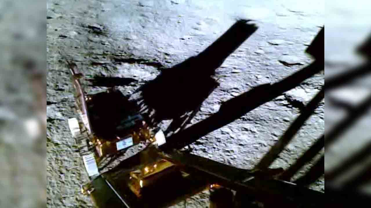 Chandrayaan-3 | ల్యాండర్‌ నుంచి రోవర్‌ ఇలా బయటకొచ్చింది.. వీడియో షేర్‌ చేసిన ఇస్రో