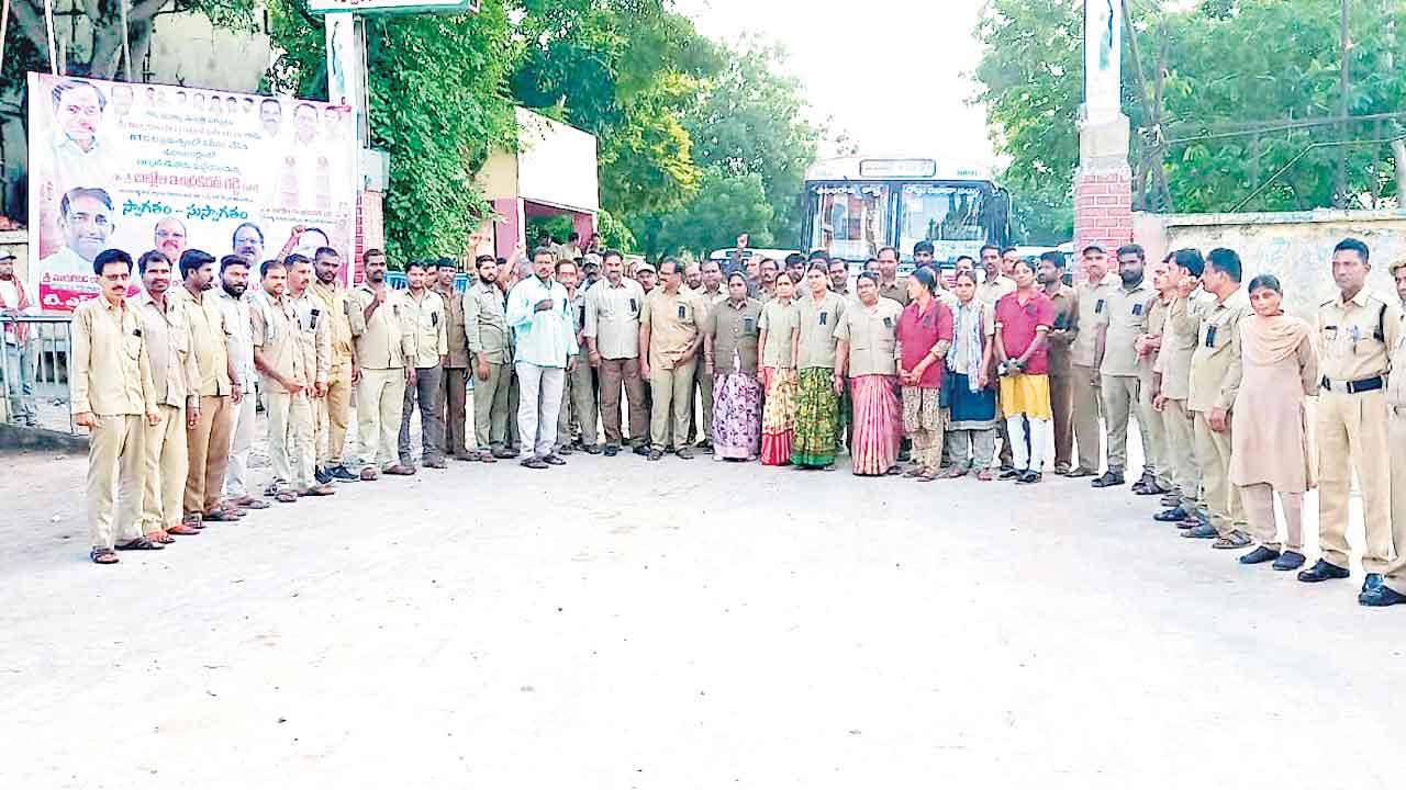 గవర్నర్‌ గడబిడ.. ఆర్టీసీ దంగల్‌