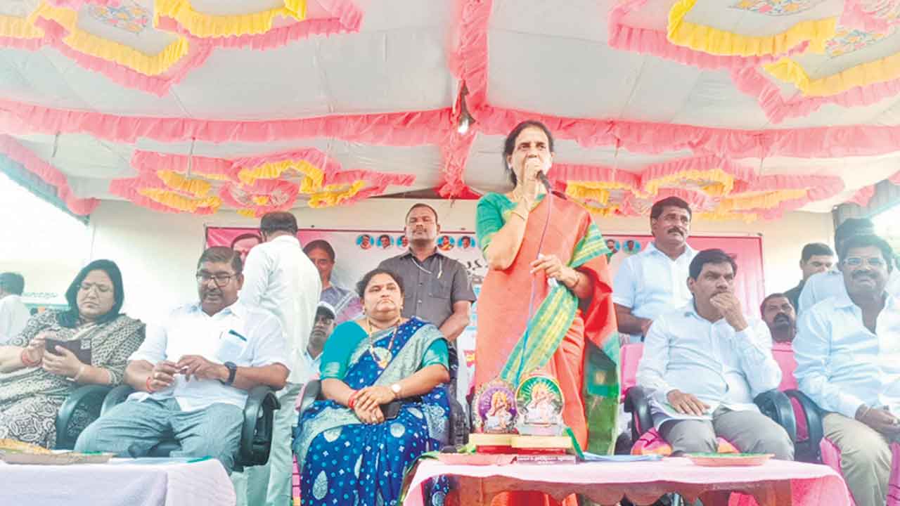 విద్యారంగానికి పెద్దపీట