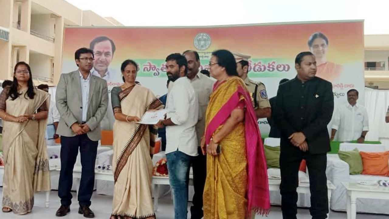 ఉత్తమ సేవలకు ప్రశంసలు