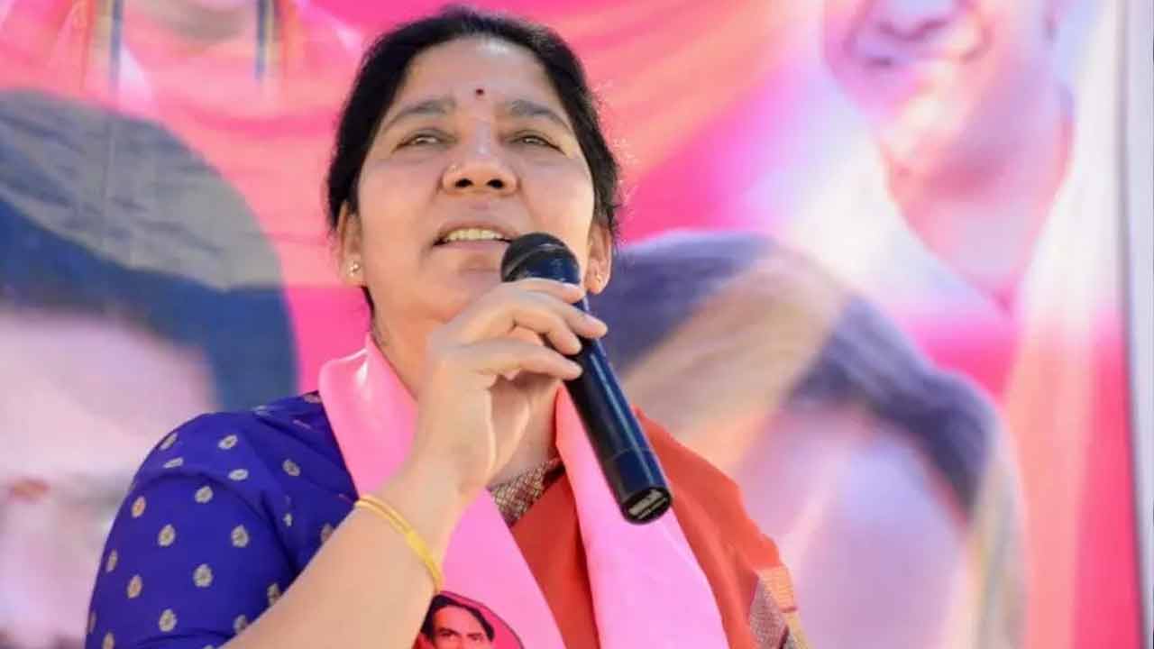 Minister Sathyavathi Rathod | దేశంలో ఎస్సీ, ఎస్టీలు వెనుకబడటానికి ఆ పార్టీనే కారణం : మంత్రి సత్యవతి రాథోడ్‌ ఫైర్‌