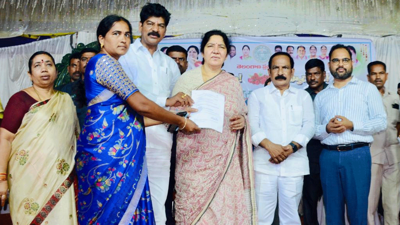 Minister Sathyavathi | ఒక్క సంతకంతో వారి కన్నీళ్లకు చెక్‌ పెట్టిన సీఎం కేసీఆర్‌ : మంత్రి సత్యవతి రాథోడ్‌