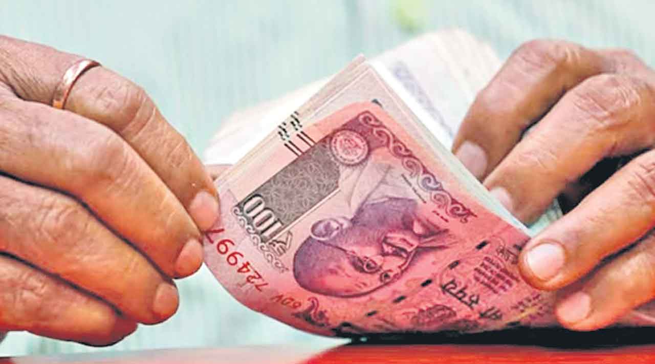 కేంద్రం చిన్న చూపు.. చిన్నబోతున్న పొదుపు పథకాలు