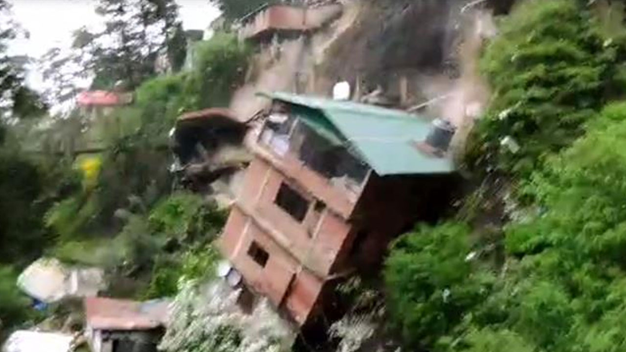 Shimla Landslide: కొండ‌చ‌రియ‌ల్లో కూలిన‌ ఇండ్లు.. షిమ్లా షాకింగ్ వీడియో ఇదే