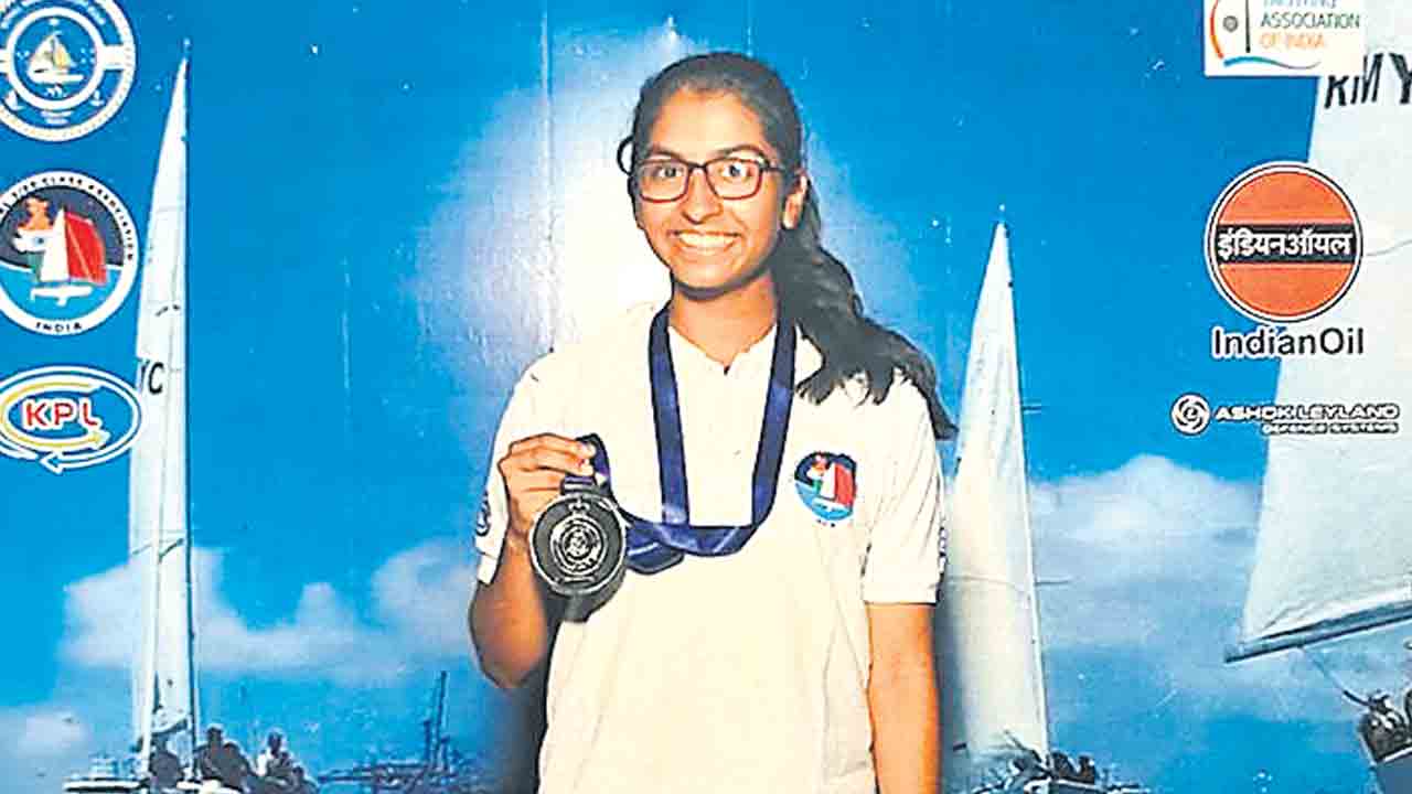 ప్రపంచ సెయిలింగ్‌ టోర్నీలో శ్లోక