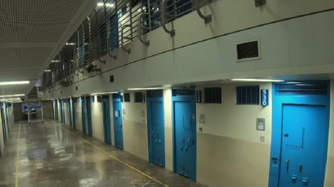 భార‌తీయ మ‌హిళ‌పై చైనీయుడి దాడి.. సింగ‌పూర్‌లో 3 నెల‌ల జైలుశిక్ష‌