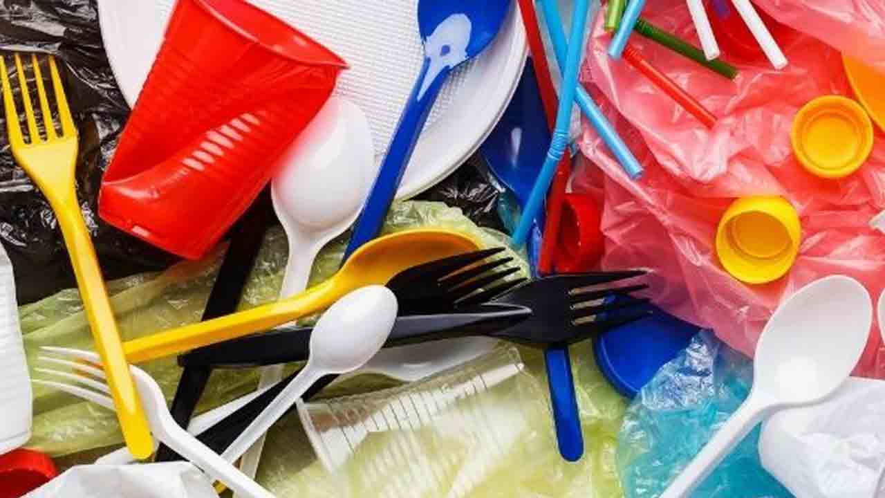 Single use plastic |  పార్లమెంట్‌ సాక్షిగా మోదీ సర్కార్‌ పచ్చి అబద్ధాలు.. రాష్ట్రంలో ఒకసారి వాడి పడేసే ప్లాస్టిక్‌పై నిషేధం లేదట!