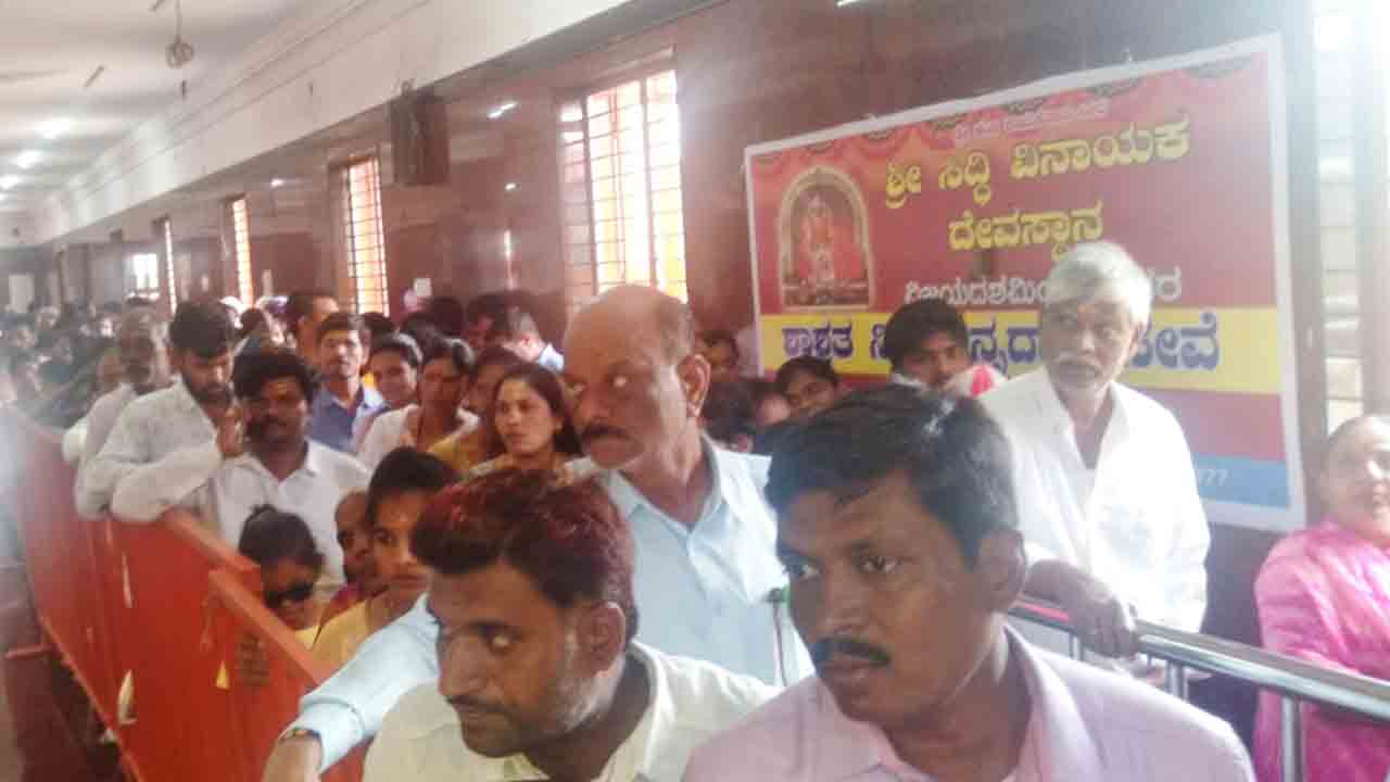 Sangareddy | భక్తులతో కిటకిటలాడిన సిద్ధివినాయక ఆలయాలు